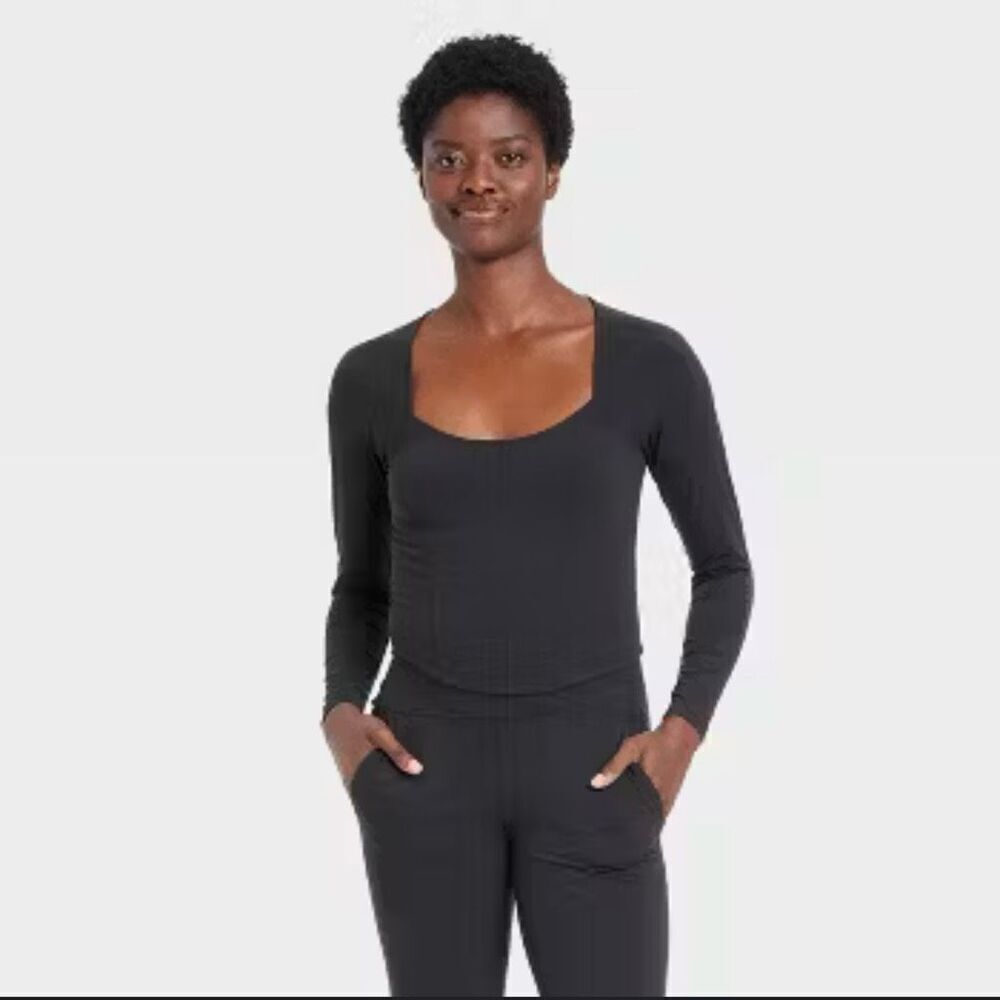 🌸 Seamless Black Long Sleeve Cropped Athletic Dance Top Size Medium